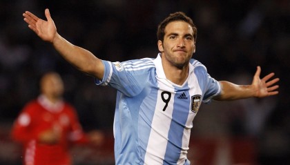 开云体育官网下载-在防守反击战术中，德甲多队表现亮眼，防守反击最好的球队